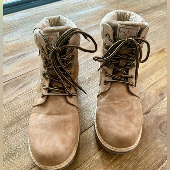 Women’s Outdoor Hiking/Snow Waterproof Lace-Up Boots. Size 9. - Picture 4 of 6